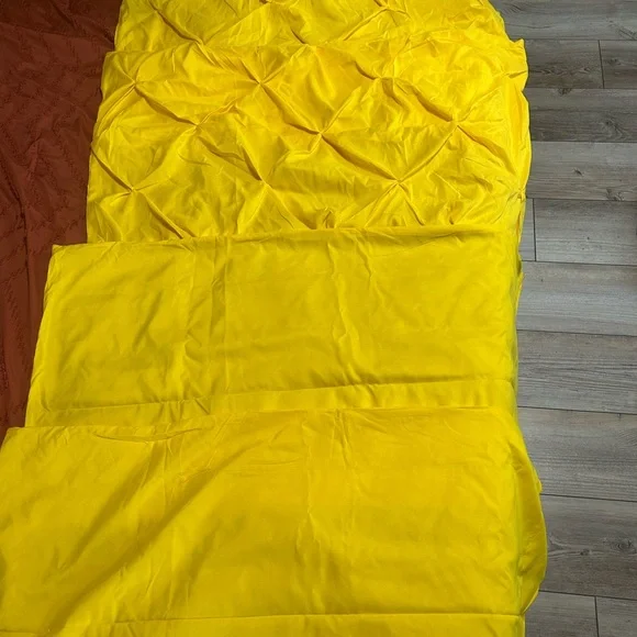 Yellow King Pillowcases - Picture 2 of 5